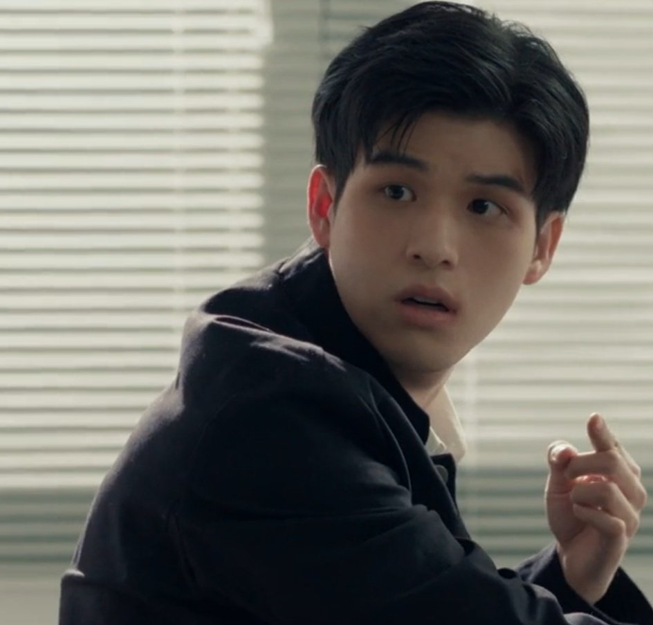 SAlNTSHINS's tweet photo. he looks so cute when he’s confused i hope he stays clueless forever https://t.co/XIWZLohTPx