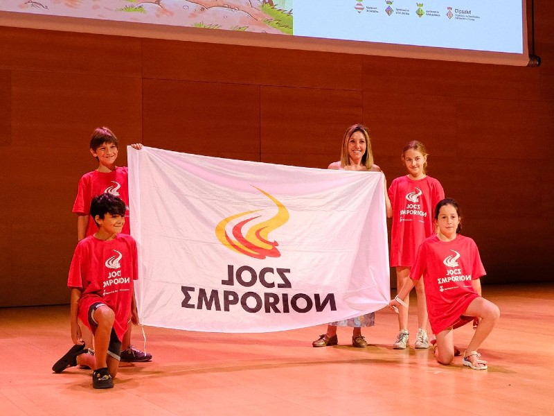 DiputacioGirona's tweet photo. 🙌 Punt final a la 1⃣2⃣a edició dels #JocsEmporion amb la celebració de la X Gala Valors en Acció, a @auditori_gi‼️

3⃣6⃣ esportistes, equips i entitats gironins han rebut un reconeixement pel joc net i l’exemplaritat 👏

🏳️L'edició del 2027 tindrà lloc a la Cerdanya.

👀👉https://t.co/VUctBMzFoT