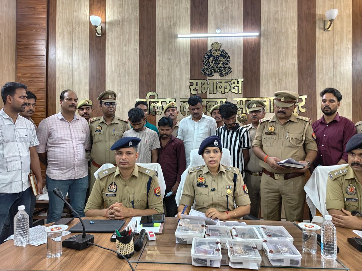 K_Sharma6's tweet photo. #sultanpur -  थाना कुडवार पुलिस एवं SOG/सर्विलांस की संयुक्त टीम ने अंतर्जनपदीय चोर गिरोह के 4 श���तिर अप��ाधियों को #गिरफ्तार कर लिया। #चोरी का माल (अनुमानित कीमत लगभग 16.5 लाख रुपये) तथा नकदी भी बरामद की गई। यह कार्रवाई अपराध नियंत्रण अभियान के तहत की गई।
@sultanpurpolice https://t.co/fnQDYiiU8S
