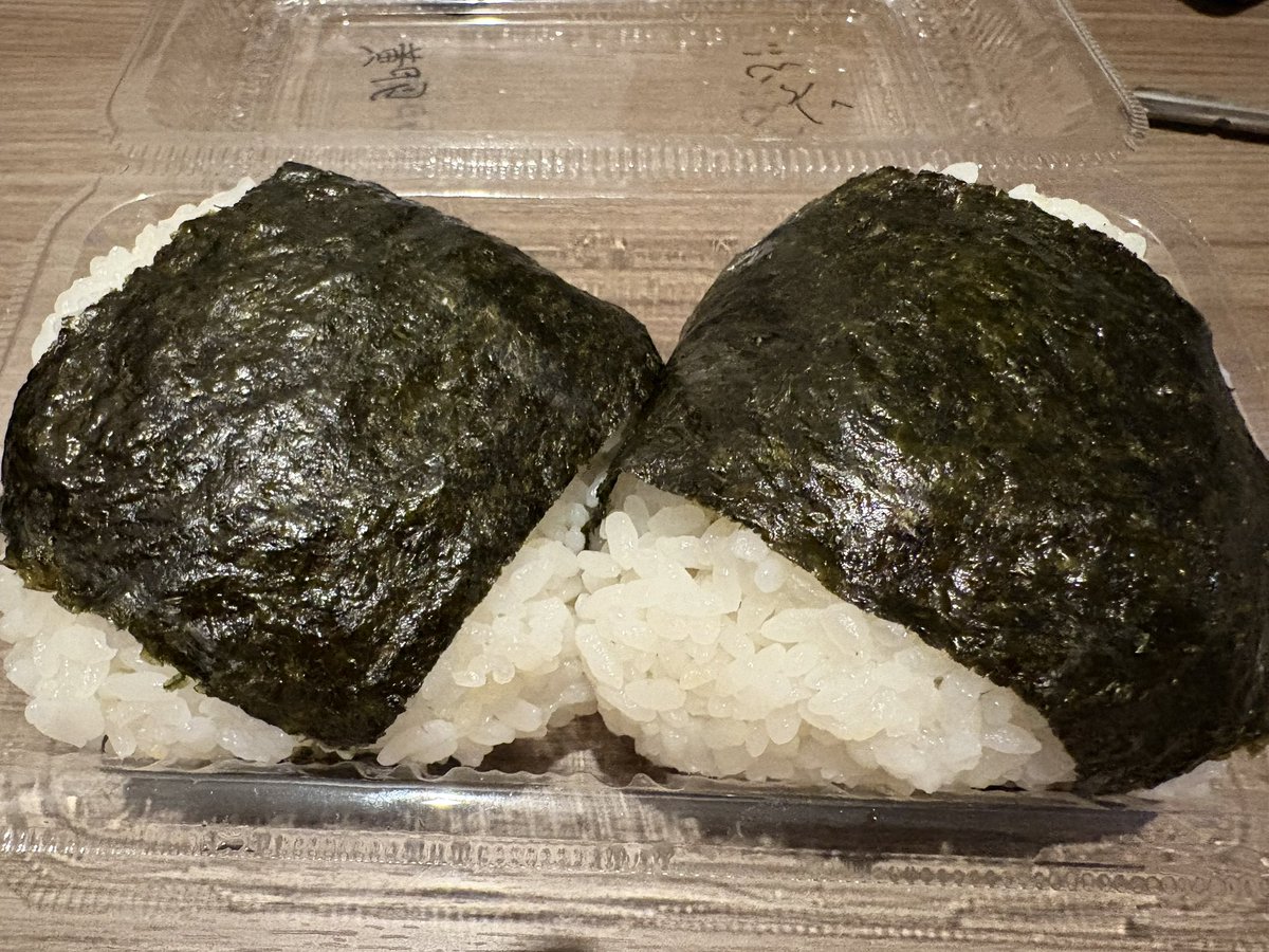 na9141's tweet photo. バイト終わりにおにぎり🍙
作って貰った🫶
昆布と卵黄🥚 https://t.co/9FpAJt6s7y