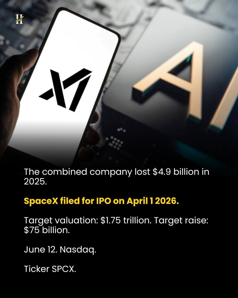 BerkmanTunc's tweet photo. Dünyanın en pahalı IPO’su dün Nasdaq’ta işlem görmeye başladı.

SpaceX. Ticker: SPCX. Hedef değerleme: 1.75 trilyon dolar.

Hikayeyi baştan anlatmak lazım.

2002 yılında Elon Musk kendi cebinden 100 milyon dolar koydu. NASA vermedi. Wall Street vermedi. Havacılık mühendislerinin büyük çoğunluğu “altı ay dayanır” dedi.

İlk üç Falcon 1 roketi patlayarak düştü. Dördüncü fırlatma şirketin son parasıydı. SpaceX iflasa haftalar kalmıştı. Dördüncü roket çalıştı. NASA ertesi sabah aradı.

Buradan bugüne: SpaceX 2025 yılında tek başına dünyanın geri kalan tüm ülkelerinden daha fazla roket fırlattı. Hepsini birden sayarsanız bile.

Şirketin gerçek yapısı

Bugün SpaceX aslında tek bir çatı altında üç farklı iş.

Roket tarafı NASA’yı, Pentagon’u ve ticari fırlatma pazarını domine ediyor. Bu kısım zaten kanıtlanmış.

Starlink farklı bir seviye. 9 milyon ücretli abone. 2025’te 11.4 milyar dolar gelir, 4.4 milyar dolar operasyonel kâr. Uydu internet işi nakit üretiyor — bu kısım gerçekten para makinesi.

Sonra xAI var.

Musk yapay zeka şirketini Şubat 2026’da SpaceX’e dahil etti. xAI sadece 2026’nın ilk çeyreğinde 2.5 milyar dolar yaktı. Şirketin 11 kurucu ortağının tamamı ayrılmış durumda. Birleşik şirket 2025 yılında 4.9 milyar dolar net zarar açıkladı.

Starlink para basıyor. xAI yakıyor. Roketler büyüyor. Üçü birden bir IPO’ya girdi.

Sayıların arkasındaki asıl soru

1.75 trilyon dolar değerleme SpaceX’i Meta’nın, Tesla’nın ve dünyadaki neredeyse her şirketin üstüne koyuyor. Sadece Nvidia, Alphabet, Apple, Microsoft ve Amazon önde.

Bunun için yıllık gelirin 90 katını ödüyorsunuz. Karşılaştırma için: Nvidia — dünyanın en hype’lı teknoloji şirketi — şu an 30 kat gelirden işlem görüyor.

SpaceX’in bu fiyatı hak etmesi için Starlink’in büyümesini sürdürmesi, xAI’nin bu yakma hızını duraksatması ve roket tarafının mevcut tekelini koruması gerekiyor. Hepsinin aynı anda gerçekleşmesi lazım.

IPO belgelerinde bir detay var.

Musk’ın hissesi yüzde 42. IPO fiyatıyla 735 milyar dolar değerinde. Oy hakkı: yüzde 85.1. Kalıcı kontrol.

Size kalan oy hakkı: pratikte sıfır.

Bir de şu var: eğer insanlar Mars’ta yaşamaya başlarsa Musk 1 milyar hisse bonusu alıyor. Bu madde IPO prospektüsünde yazıyor.

Sonuç olarak

SpaceX IPO’su sıradan bir halka arz değil. Hem dünyanın en etkileyici operasyonel hikayelerinden biri, hem de son derece agresif bir değerleme.

En büyük servetler SpaceX’te IPO’da kazanılmadı. Herkesin şirketin biteceğini düşündüğü dönemde, belirsizlik en yüksekken, risk kabul edilemez görünürken kazanıldı.

Şu anki tablo net: Yatırımcılar Starlink kârı için değil, Mars hayali için prim ödüyor. Bunu bilerek almak başka bir şey, bilmeden almak başka.