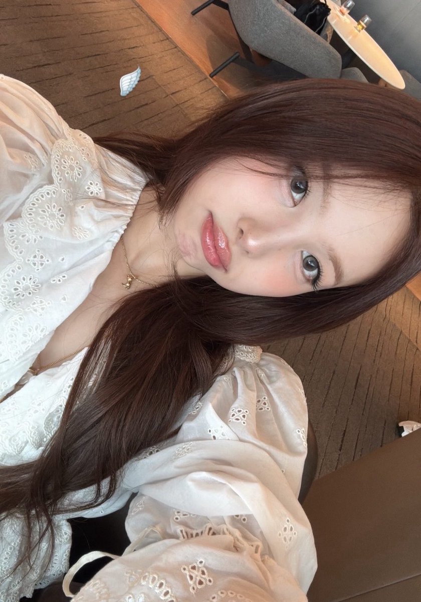 imnayeonarchive's tweet photo. https://t.co/h8vYJGVFSp