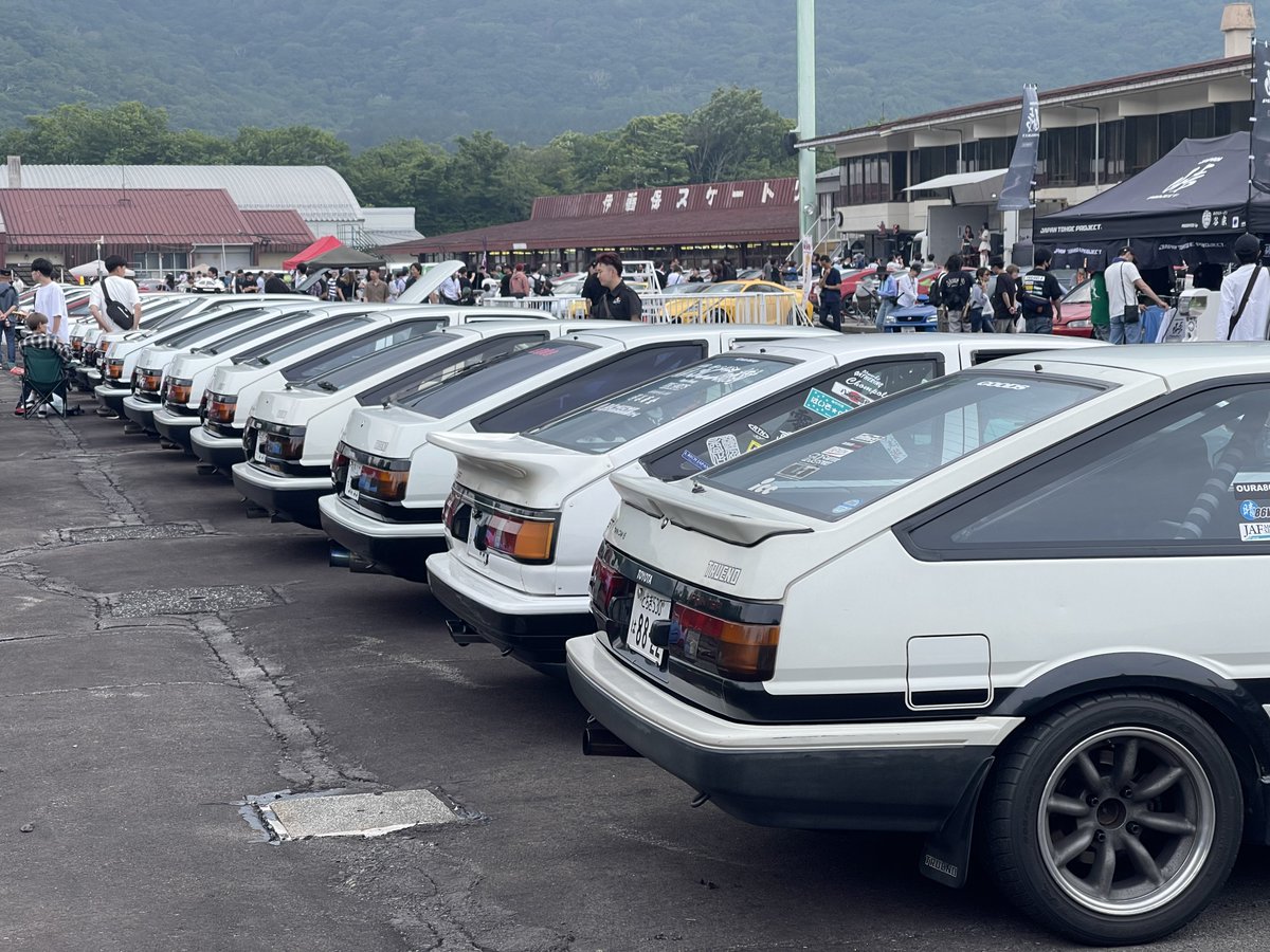 AE868655's tweet photo. ALL86ミーティング無��終了！
ネタに走ったはちぃだったけどけっこう好評(？)だったみたいでたくさん写真撮っていただけました♪
お会いできた皆さまありがとうございました😊
それにしても今回は去年と打って変わってAEが多くてびっくりでしたー
#AE86
#ALL86FanMeeting2026 https://t.co/ru38VtXoQx