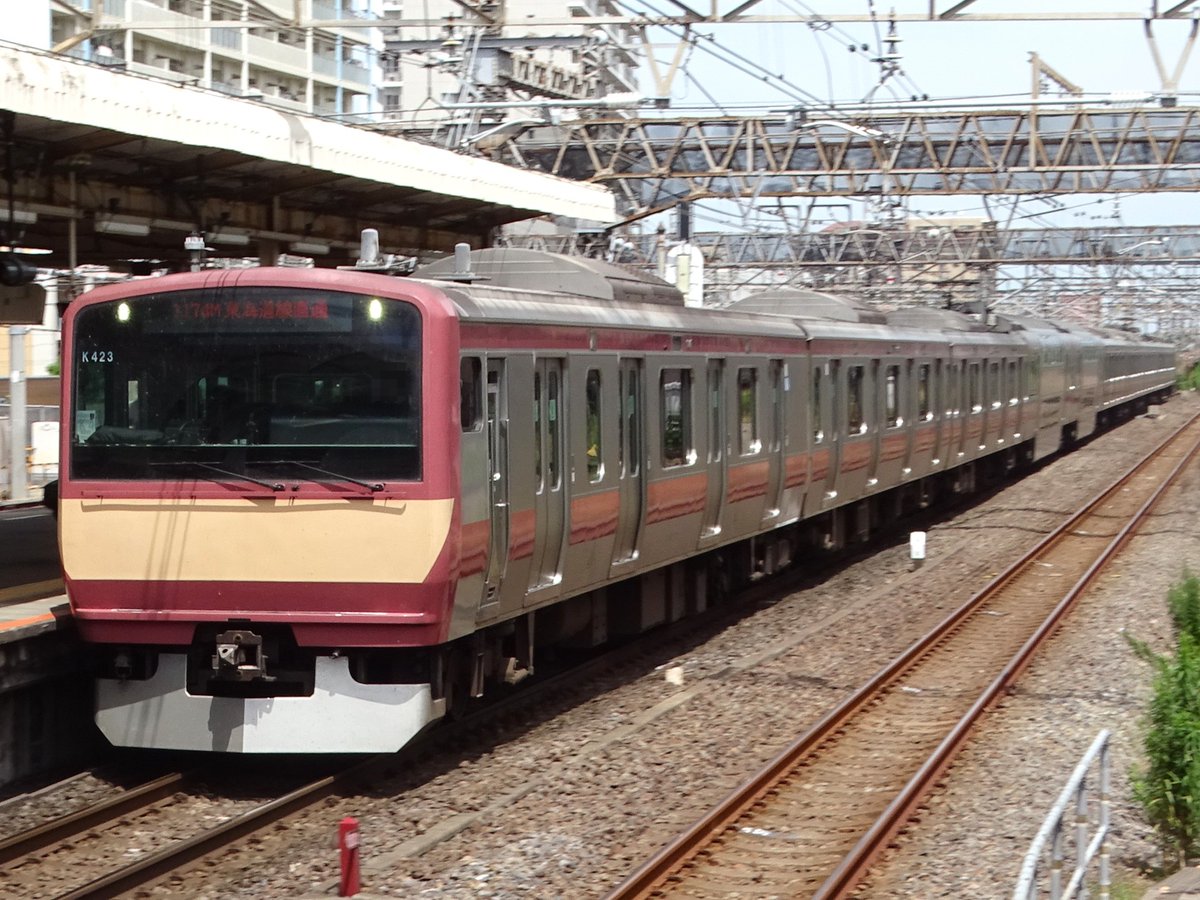 TakashimaExp2's tweet photo. 5/24(日)、5/31(日)
かつての401系・403系・415系の復刻デザインが維持されているE531系K423編成。K451編成のラッピング解除から4か月近く経った今もラッピングが維持されていますが、いつ解除されるかは予断を許しません。
3枚中2枚は #E531系の日 の撮影でした。 https://t.co/5EXVJ9FJxL