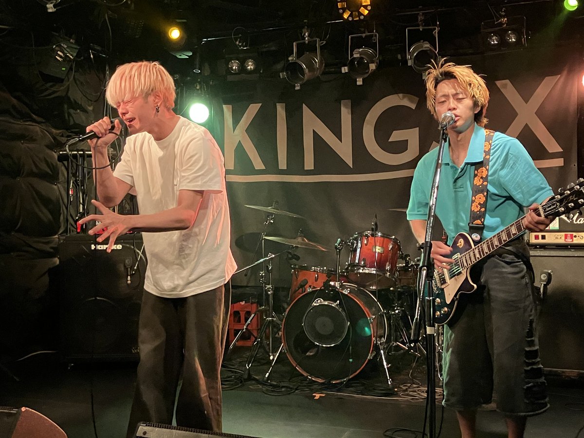 _hiro_stone's tweet photo. skimmings@神戸KINGSX
メンバーさんの体調不良で急遽Vo.とGt.の2ピースでの出演。2人でもしっかり熱いロックバンドをやっていてカッコ良かった🔥正規のバンド体制でも見てみたいと思わせる��イブでした⚡ https://t.co/JR4eKSLgLN