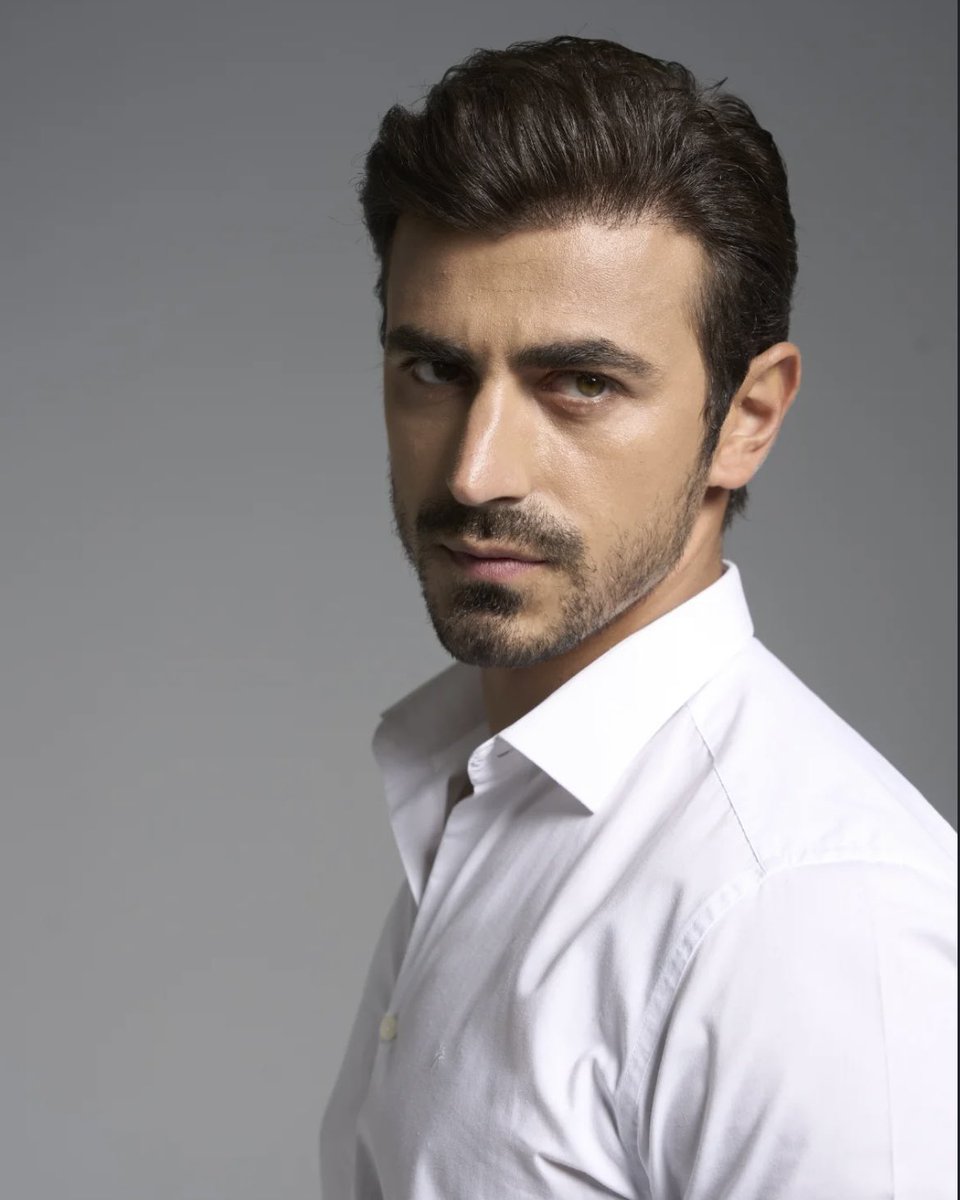 eminthinker's tweet photo. his intense eyes oh ateş karahan i am #seated https://t.co/3DjY8v84vq