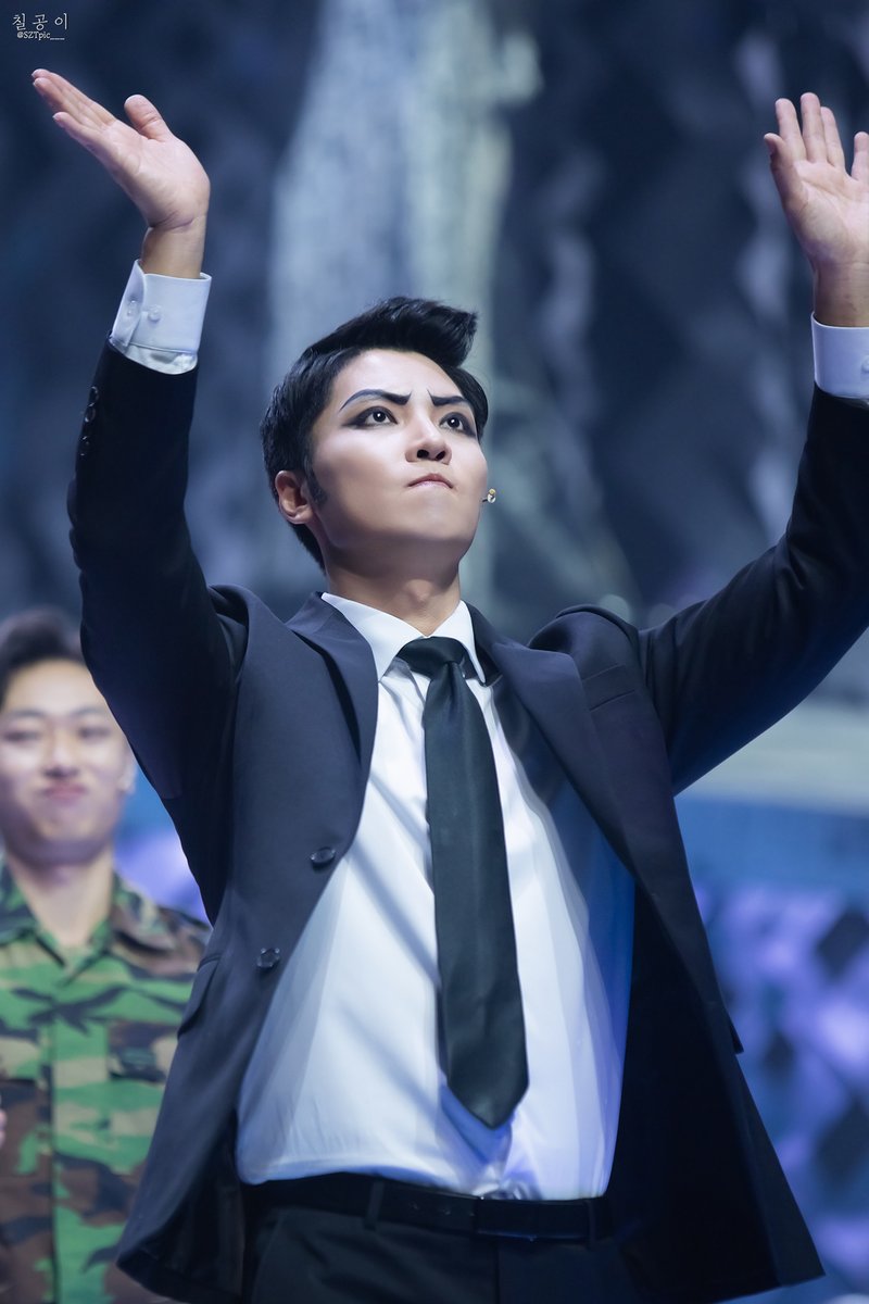 SZTpic___'s tweet photo. 260614 뮤지컬 신과함께 커튼콜 
백형훈 배우님 (4)
👐👐 https://t.co/Wkhh9zo9Me
