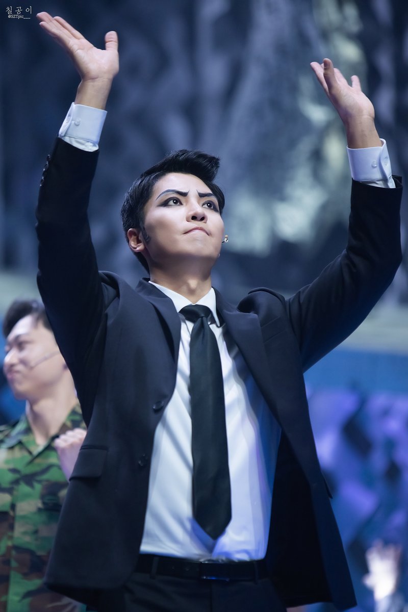 SZTpic___'s tweet photo. 260614 뮤지컬 신과함께 커튼콜 
백형훈 배우님 (4)
👐👐 https://t.co/Wkhh9zo9Me