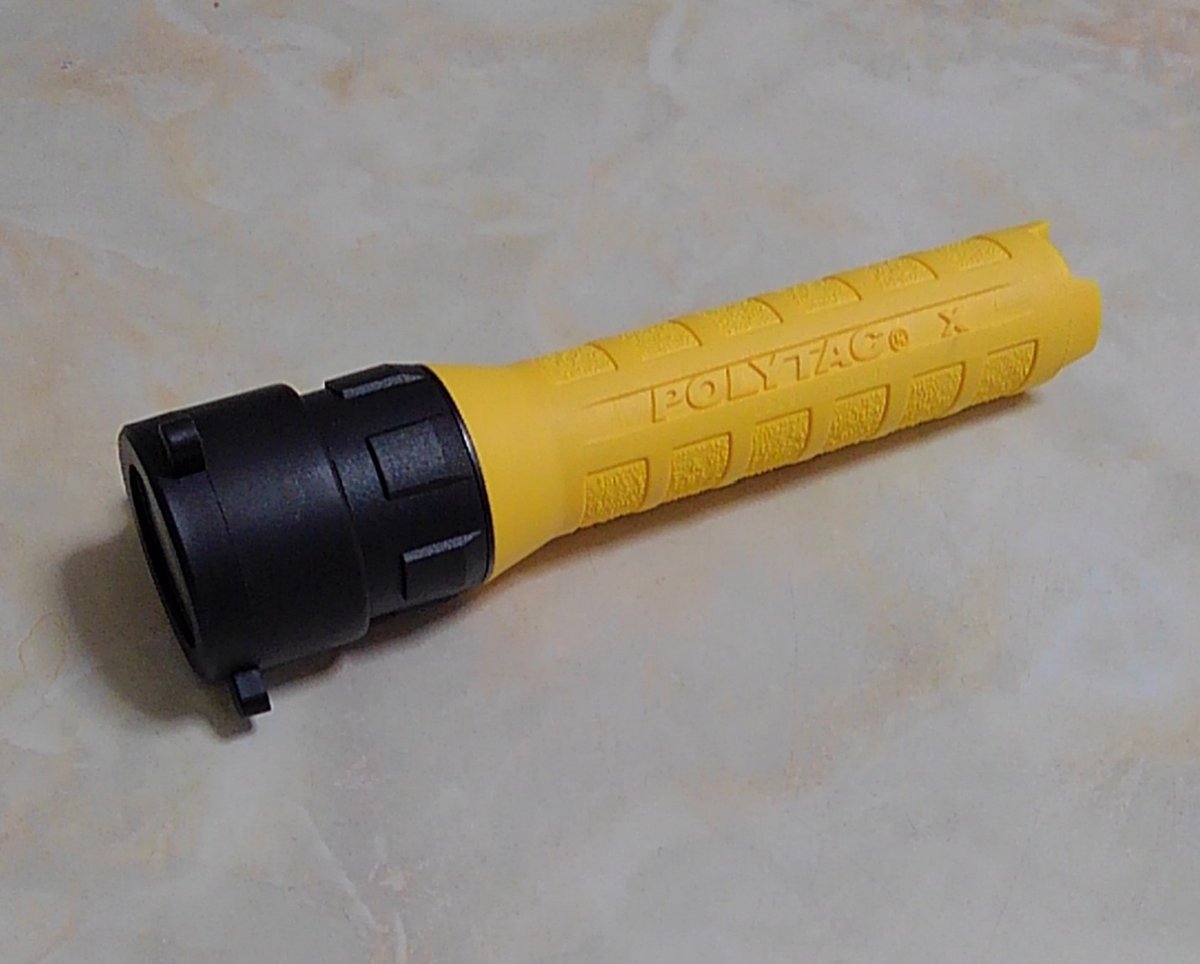 snttm1's tweet photo. #フラッシュライト 🔦✨
#STREAMLIGHT #POLYTAC X
#WELTOOL
防災専用として備えている POLYTAC X に WELTOOL のディフューザー(32mm用)を装着してみました
散光し過ぎず適度にスポットが抜けてくれる好みの配光 👍✨
透過ロスも少なめ
これで配光を使い分け出来る様になった 👍✨ https://t.co/J0qPpYFgNk