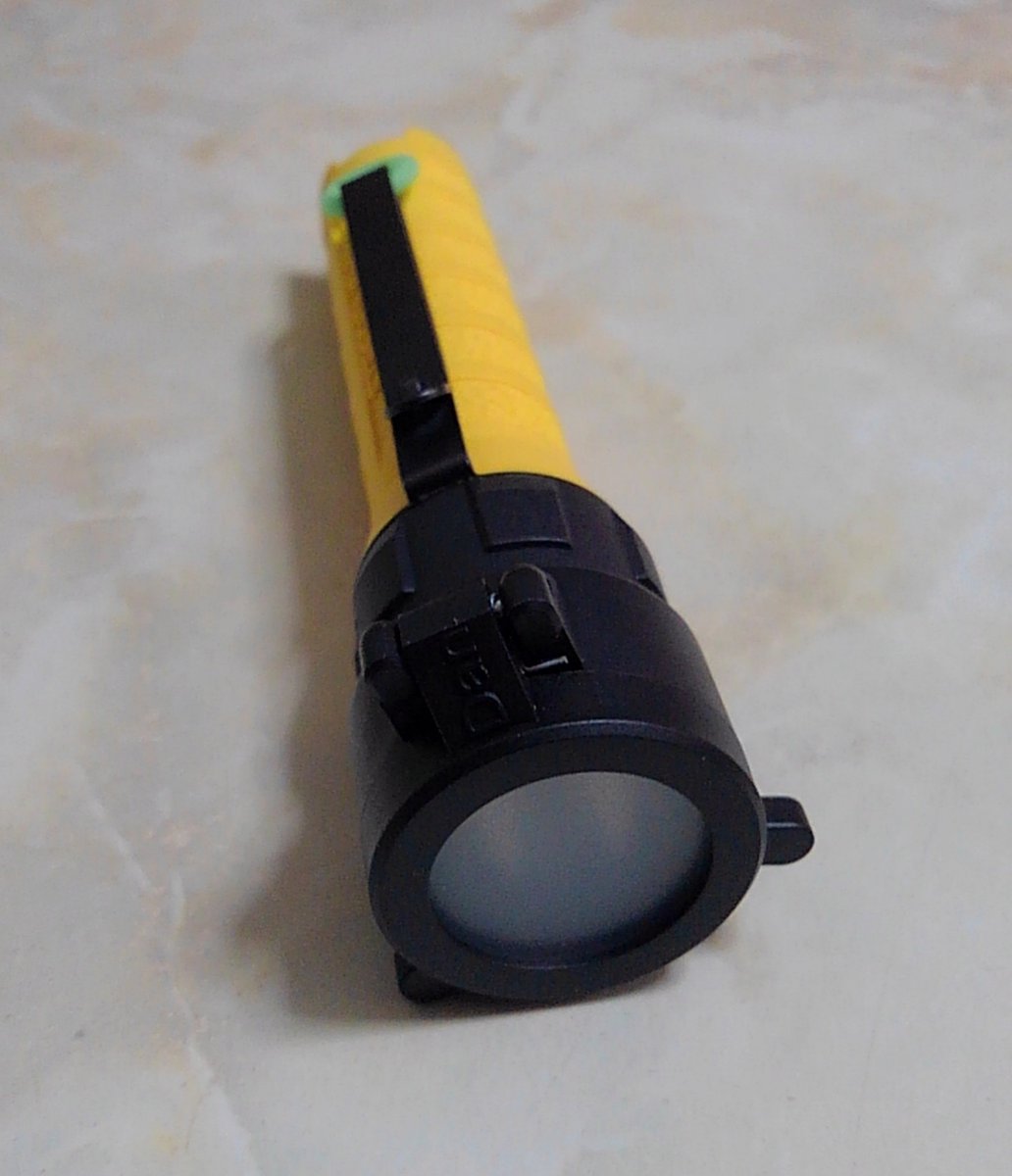 snttm1's tweet photo. #フラッシュライト 🔦✨
#STREAMLIGHT #POLYTAC X
#WELTOOL
防災専用として備えている POLYTAC X に WELTOOL のディフューザー(32mm用)を装着してみました
散光し過ぎず適度にスポットが抜けてくれる好みの配光 👍✨
透過ロスも少なめ
これで配光を使い分け出来る様になった 👍✨ https://t.co/J0qPpYFgNk