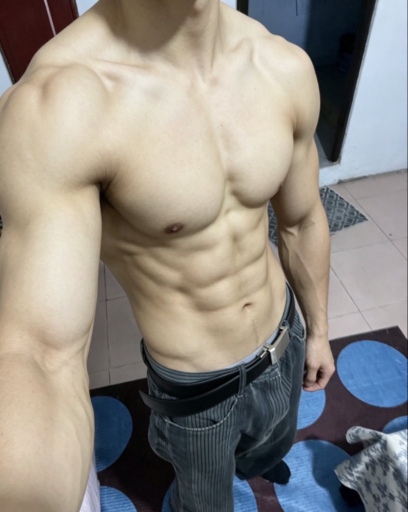 Kusithll's tweet photo. 有了这身材应该想怎么样都行了 https://t.co/NoQz0w7RNB