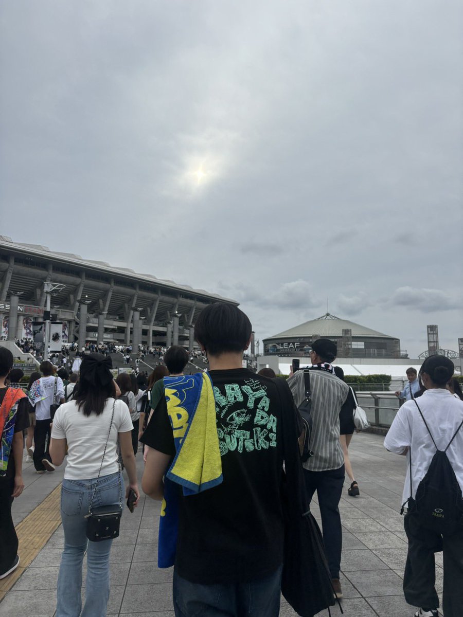 mac0168's tweet photo. back numberのライブに参戦しました‼️
高一の時からだいすきでやっとライブ参戦です！ほんまに心に届く歌ってほんまにやばいなって思えました。歌ってすごい、音楽ってすごい。back numberってすごい。人生頑張りたいって思いました。言葉がまとまりません。ほんまに最高だ。
#backnumber
#久保陽貴 https://t.co/53yAHIMBlW