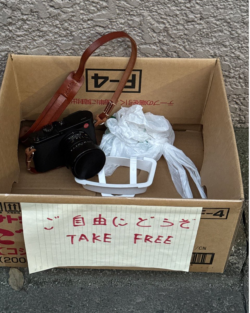 TenguOficial's tweet photo. Encontré una cámara en una de esas cajas de “llévatelo gratis” que hay por Japón e hice estas fotos. Era la única que quedaba. https://t.co/WPxZCxAUeI