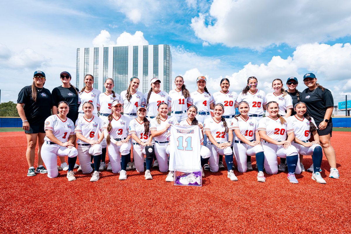 IGarza2026's tweet photo. A few weeks ago I was able to play with some of the city’s best softball seniors! Had a great time playing with old, current and future teammates one last time in the city! 🌟⭐️🐐 #fAMily #RollTribe #TotheHilltop #For11 @SEUSoftball @whyyousogood @coachjose_flo4 @AM2026Ramirez @TakeCharge_SB @acpsoftball @sanantoniohss @stina_huang @hinojosa_david