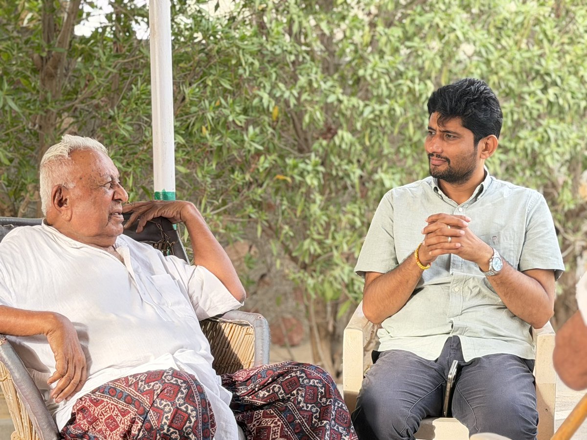 LaxmanGodaraINC's tweet photo. थार परिवार के वरिष्ठ कांग्रेसी नेता एवं पूर्व मंत्री अमीन ख़ान जी के निवास स्थान पर पहुंचकर उनका कुशलक्षेम जाना तथा स्वास्थ्य की जानकारी ली।
@office_aminkhan https://t.co/UWNZisuujq