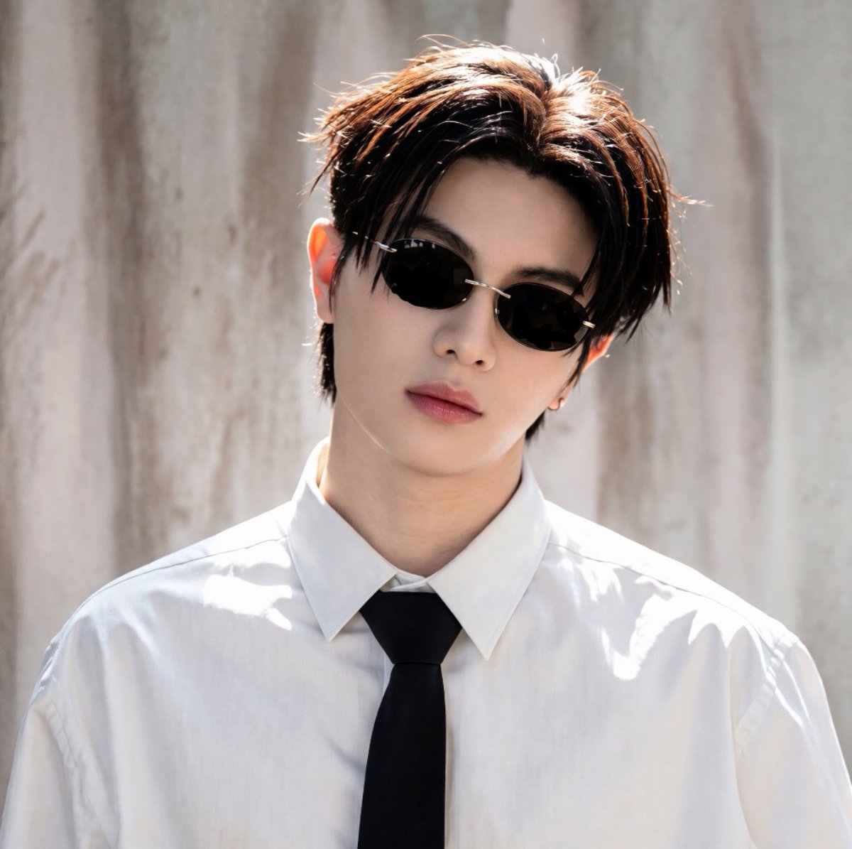 Chin_KameJesse's tweet photo. เอาซีอีโอเอาเหอะไปเติมสีเล่นแสงมา โอ้ะ หล่อมากพี่จักร https://t.co/6UGOzxF2jJ