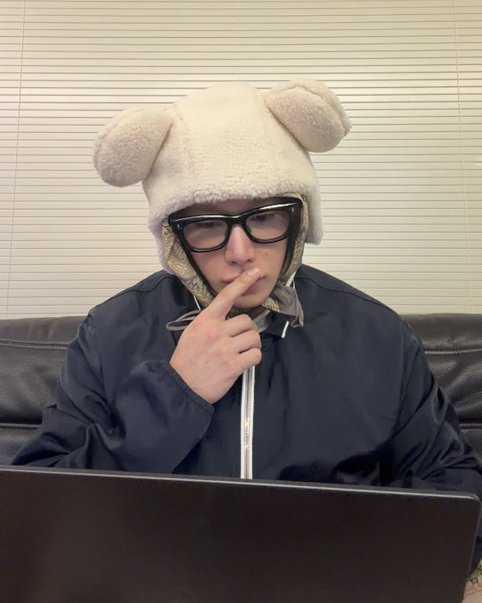 Oh_0301_S2's tweet photo. 쉿! 
야르공부 중 https://t.co/GiirInBDGQ