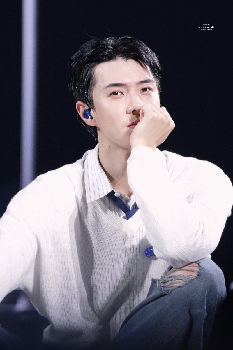 iooooosh_iii's tweet photo. 260613 EXO PLANET  - EXhOrizon in HK
认真听爱丽唱歌的世勋
#SEHUN #세훈 #EXhOrizon https://t.co/2ehRK0ZB8N
