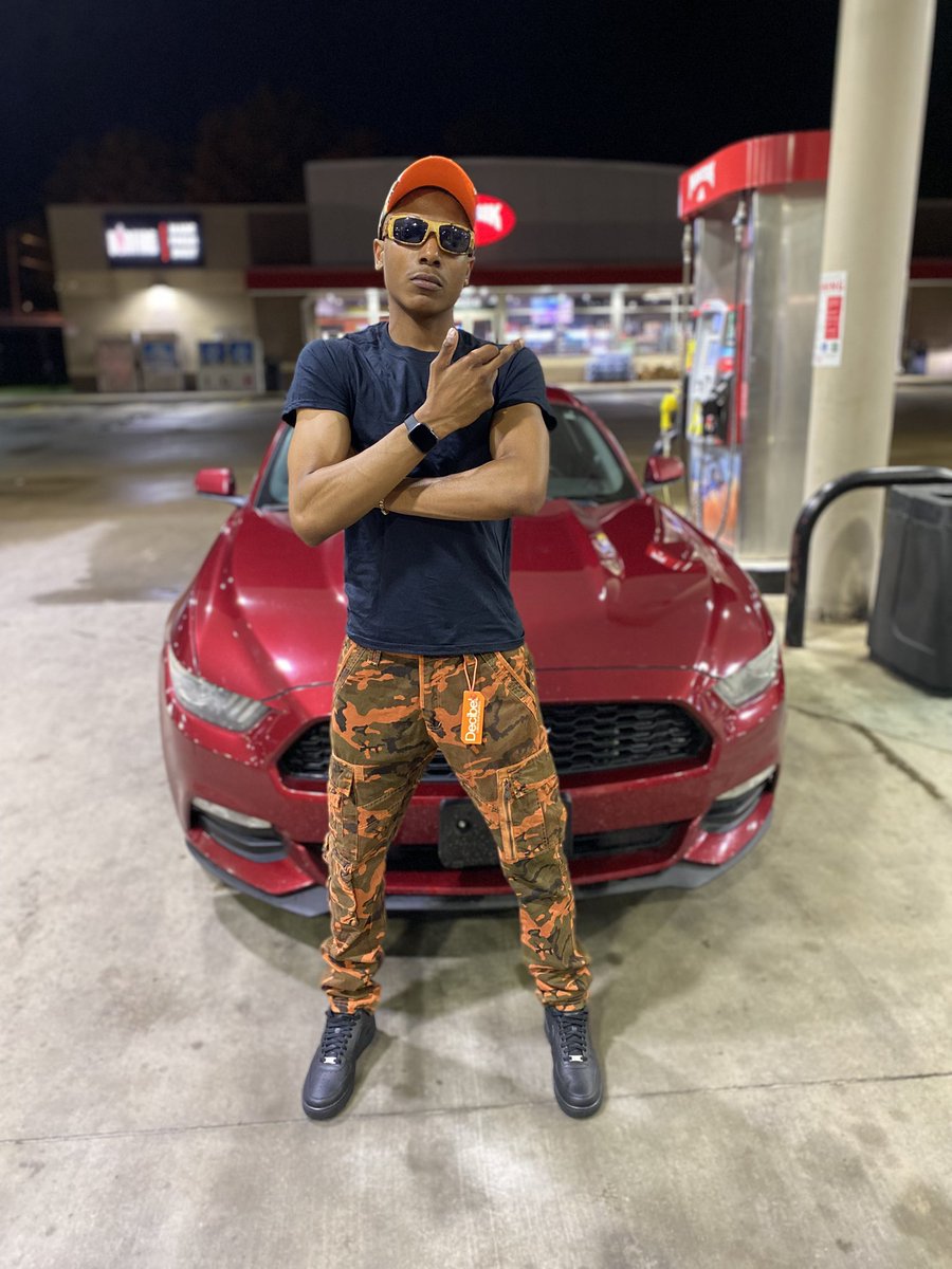 freakyyyd22's tweet photo. no diaper, I’m the shit up out this mf🤢🧡 https://t.co/NSnZ6tV7FF