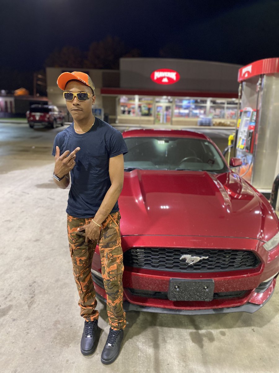 freakyyyd22's tweet photo. no diaper, I’m the shit up out this mf🤢🧡 https://t.co/NSnZ6tV7FF