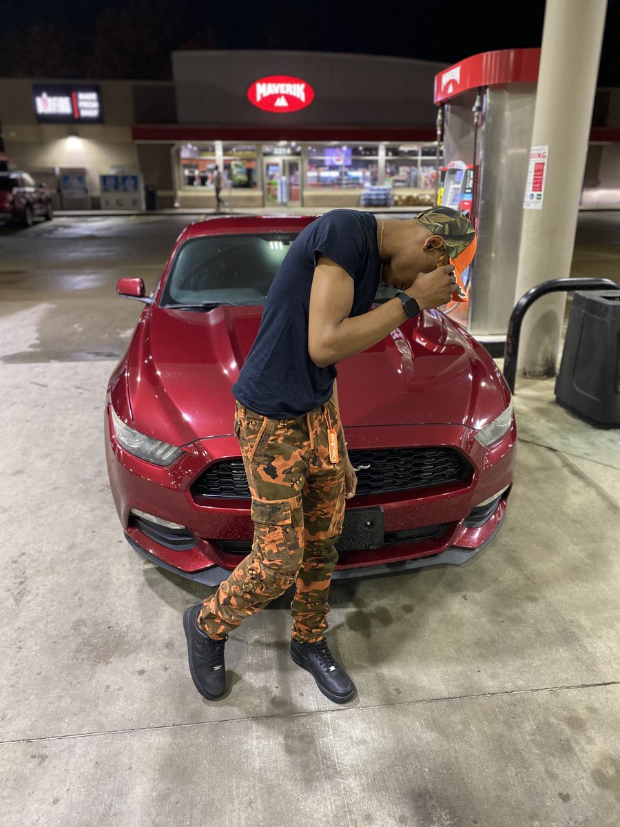 freakyyyd22's tweet photo. no diaper, I’m the shit up out this mf🤢🧡 https://t.co/NSnZ6tV7FF