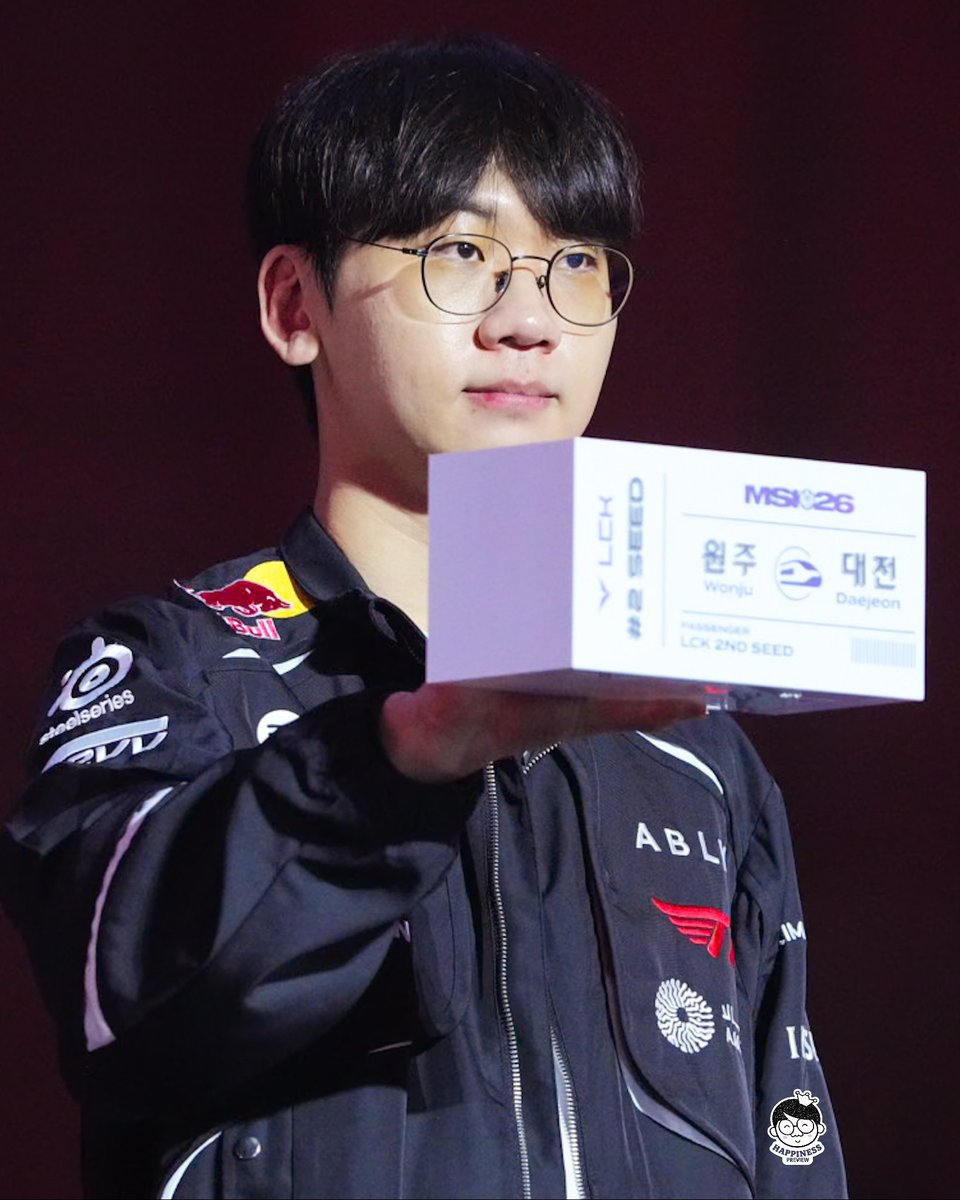 happiness_FD's tweet photo. 260614 RTM T1 vs GEN
📸 preview 🐿👍

#T1 #도란 #doran #최현준 https://t.co/L40Qvqdyvn
