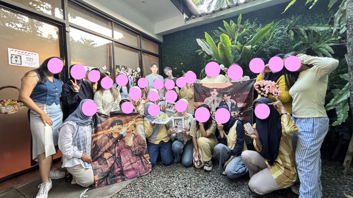 pmxoluv9's tweet photo. Seruuu sekaliii hari inii 🍒🍓❤️
Tysm @byulbambi6104 @cblovrs @Lszk614 @strwchrycgrt @Neyy604 🫶
 
#chanbaekday #614day #cherryberry #lunchdatewithchanbaek https://t.co/DuX8ZXVaVL