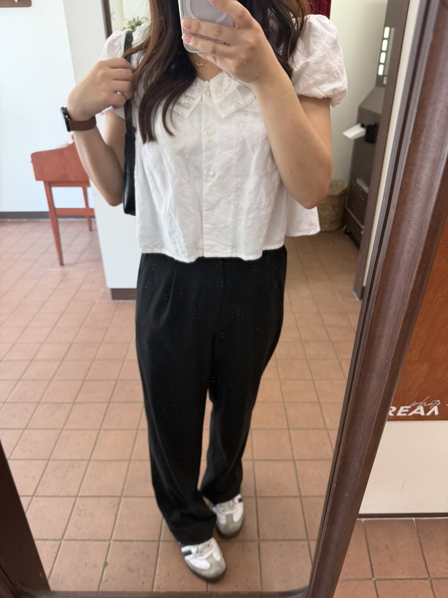 uun0a's tweet photo. ⭐️11日目
週末だから学校の勉強を復習、、まだまだ身になってなくて戦いの日々だ😭
また1週間頑張らないと！！！！
散歩も長くして幸せ！！！！

今日の服もお気に入り😉
#韓国留学　#우나の留学生活　#한국유학
#유학생활 https://t.co/2xisHI4bM4