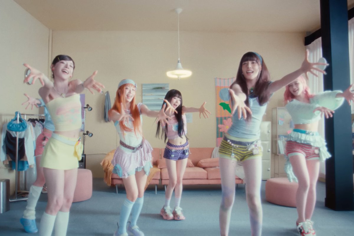 soompi's tweet photo. WATCH: #STAYC Brings Summer Vibes In Colorful MV Teaser For "2 L0VE"
https://t.co/sZsJiQPNOm https://t.co/8QkSndvMxt