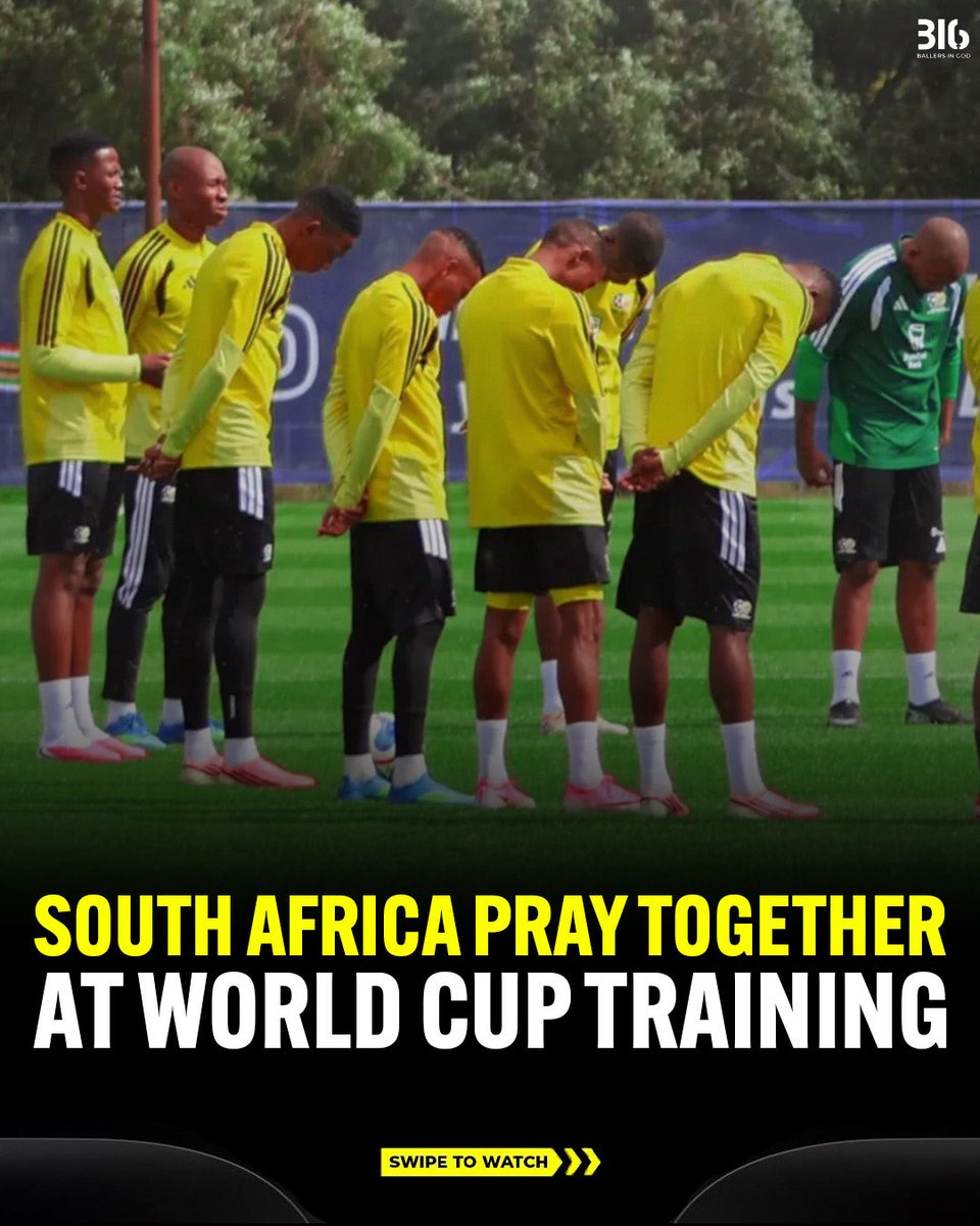 BallersinGod's tweet photo. South Africa prayed together in training at the World Cup ❤️🙏 https://t.co/o94Yg6si1a