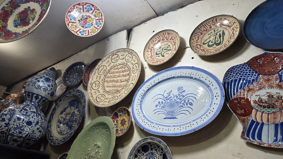 VDads69's tweet photo. Hasil kyuruan kemarin bersama seorang 'Teman'...Ternyata saya bisq suka dg barang2 antik...

Benar2 ya kamu memang penggiring yg hebat...

Jadilah membeli 2 barang yg tentunya tidak,sy post disini wkwkw..

Toss and Thanks to u 'Teman'... 😀 https://t.co/f1YRrsUOuq