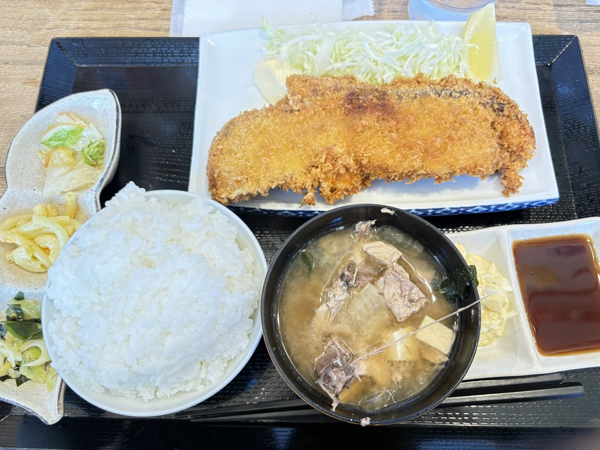 kcalurun's tweet photo. 本日の気仙沼
朝から鶴亀で朝ごはん→食後にcafeRSTでコーヒー→ライブ開始時間までの空いてる時間に塩釜に行ってきたらすごい→集合時間までにRSTに帰れなかったけどライブは楽しんだ→片付け手伝って帰宅
海からのモヤがすごい1日だった
#気仙沼 #cafeRST #nvan https://t.co/j1v6QDuEUP