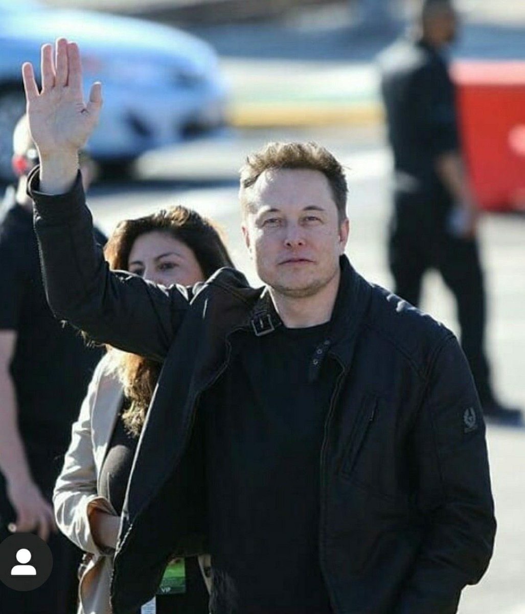 Elon projection tweet media