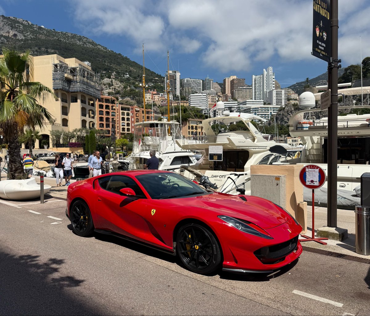 liquidity_real's tweet photo. Buy a Ferrari when it’s your 1% stop loss https://t.co/E8C4qEKiEd
