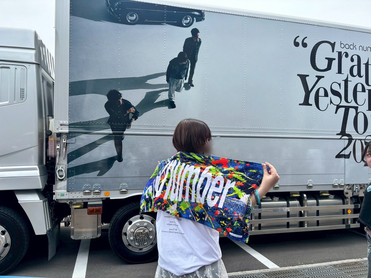 knc__x's tweet photo. チキって誰にも会おうと言えずガチャのところで知らない人に話しかけられて交換したくらいでもう少し積極的になるべきと思った日産デーでした🥹規制退場ほぼ1番最後だったけどBのback numberの人達をスタンドから手を振ってた中のひとりでした楽しかったー！！！ https://t.co/rMqcI4qlQI