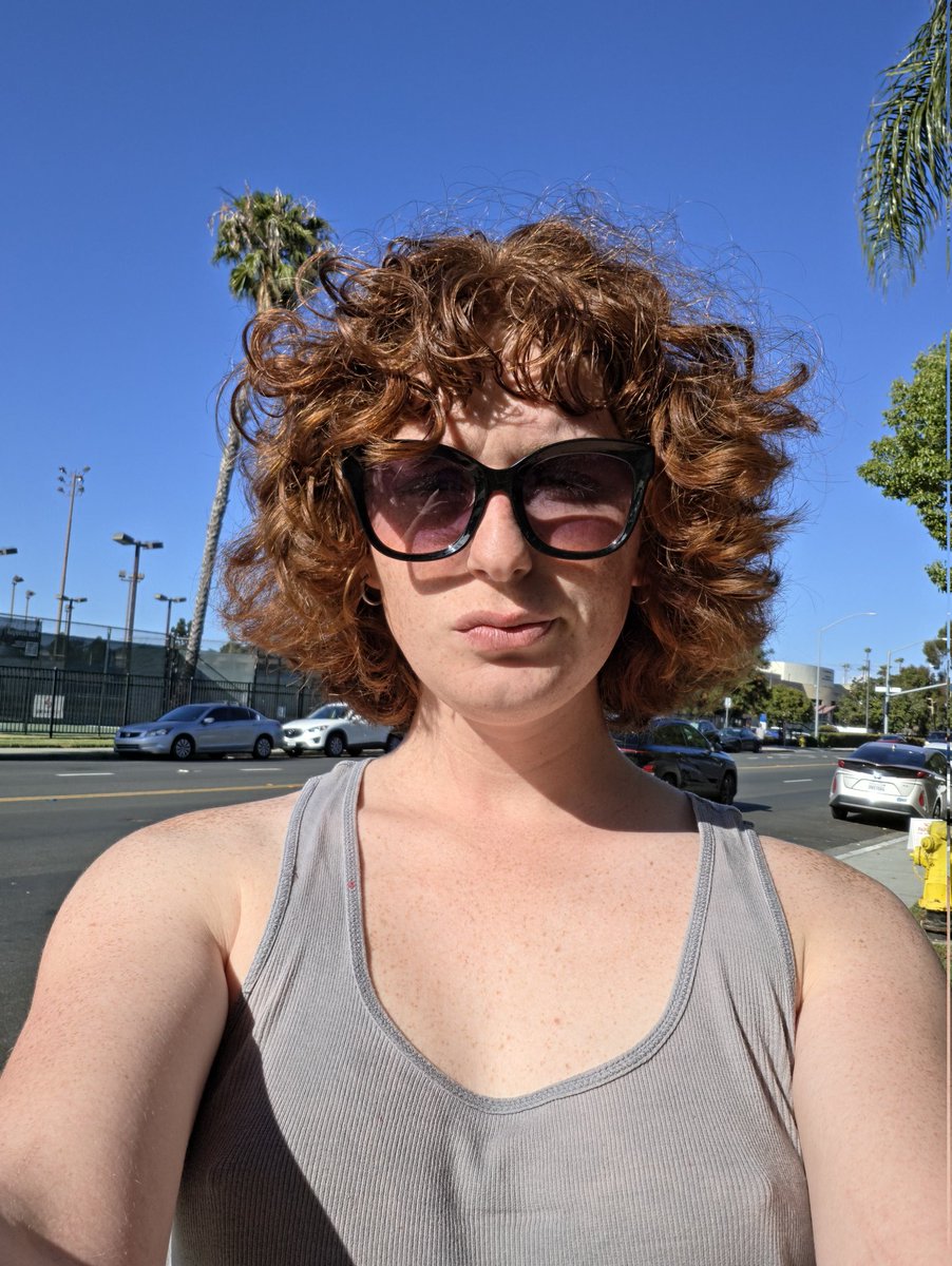 hello141592's tweet photo. early in transition -> now
i basically look the same but i have bigger boobs, a better haircut, and my face is rounder https://t.co/INUdY0qgme