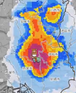chan_calimero's tweet photo. レース2時間前までは全く雨の気配なし
↓
1時間前あたりから突然ヌルッと雨雲が登場
↓
宝塚記念発走直前のタイミングで真っ赤な豪雨マークが笑顔のターフィー君に向かってピンポイントで突撃
↓
宝塚記念終了後は雨雲さん速攻で撤退

この雨雲、絶対メイショウタバルの馬券買ってただろ https://t.co/Rgyh8jw6A9
