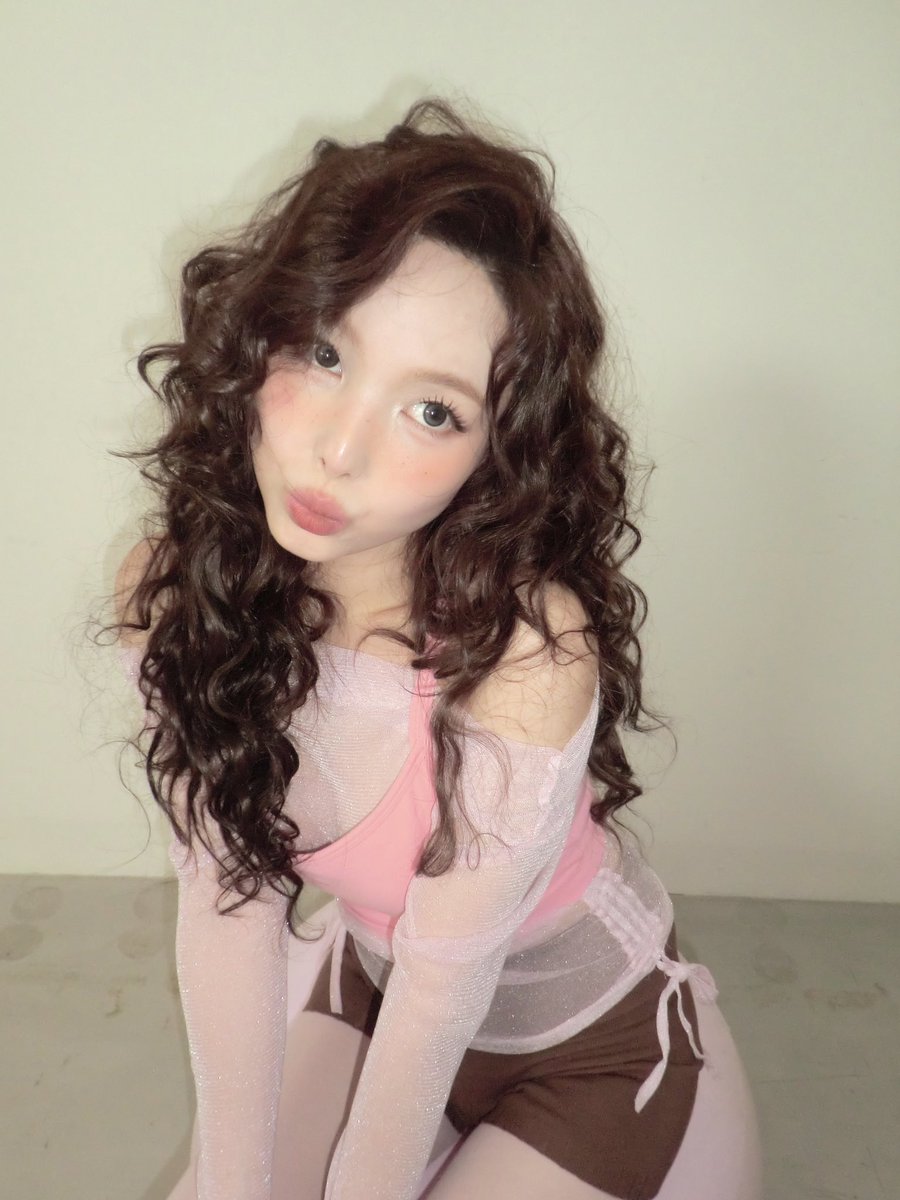 nayeon tweet media