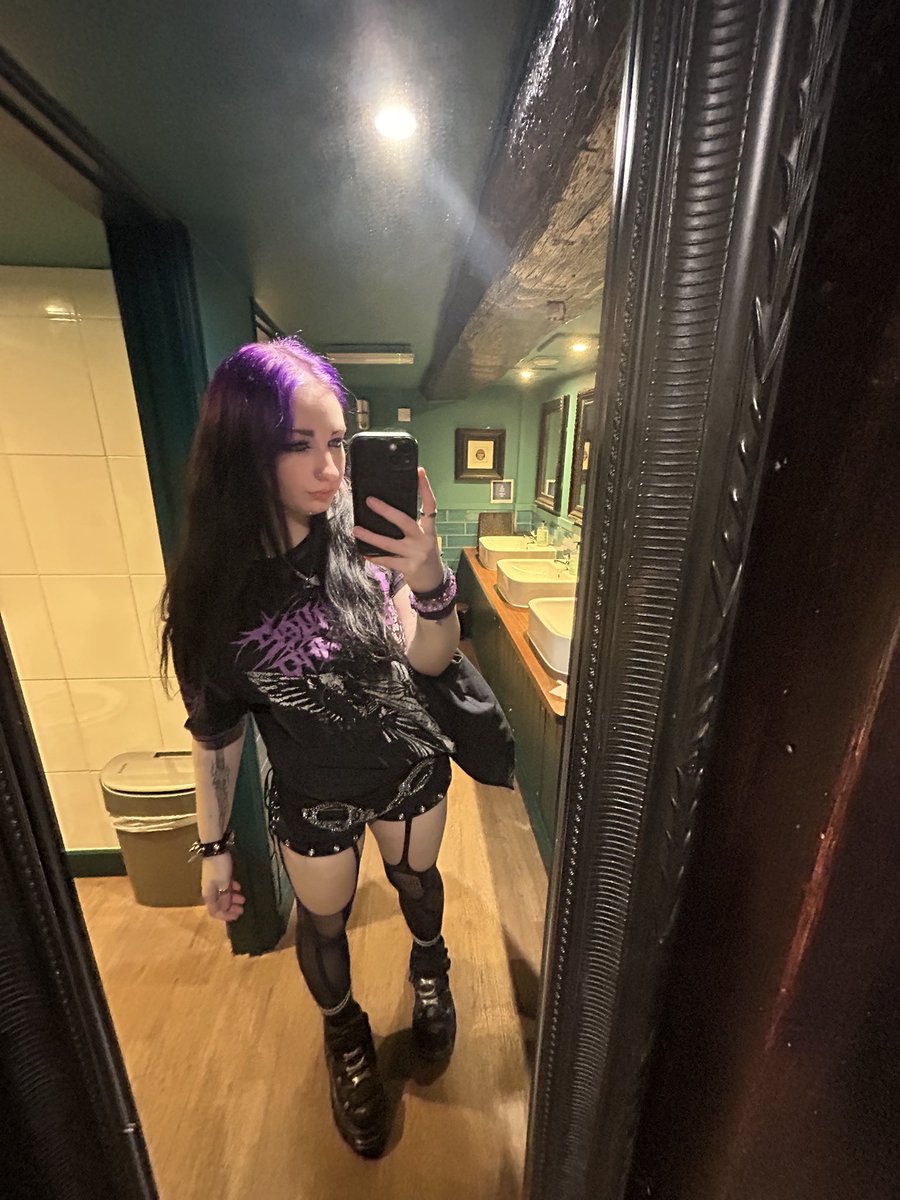 pixieghoulx's tweet photo. purple matching </3 #gothgirl #altgirl #gothfashion #purplegoth #emogirl https://t.co/qp3WFHPyMJ