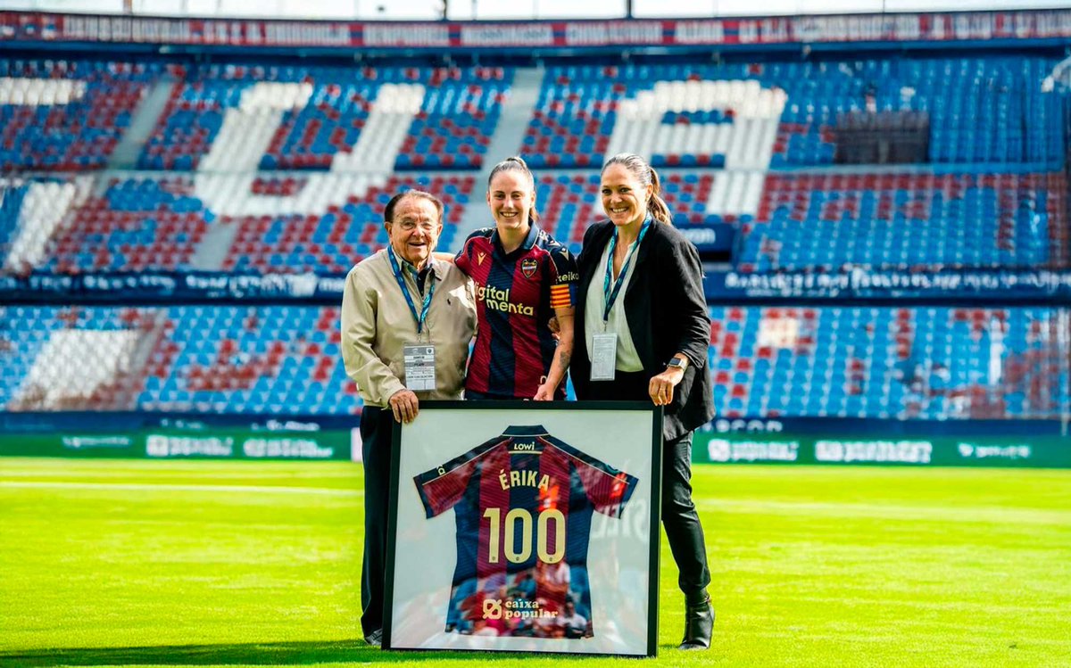rubygarciaa22's tweet photo. Pero te vas sabiendo que te has vaciado. Gracias por estos 5 años de fútbol, de crecimiento y de hacernos tan felices. Te mereces volver más fuerte y romperla allá donde vayas. Por aquí se te va a echar mucho de menos, crack. ¡Esta siempre será tu casa! 🐸💙❤️ https://t.co/N2Cl0x6Qc5