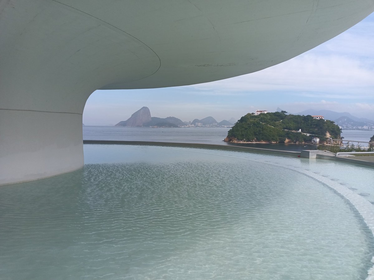 n00rdung's tweet photo. I found the entrance to the poolrooms https://t.co/Vj5lHUCTuJ