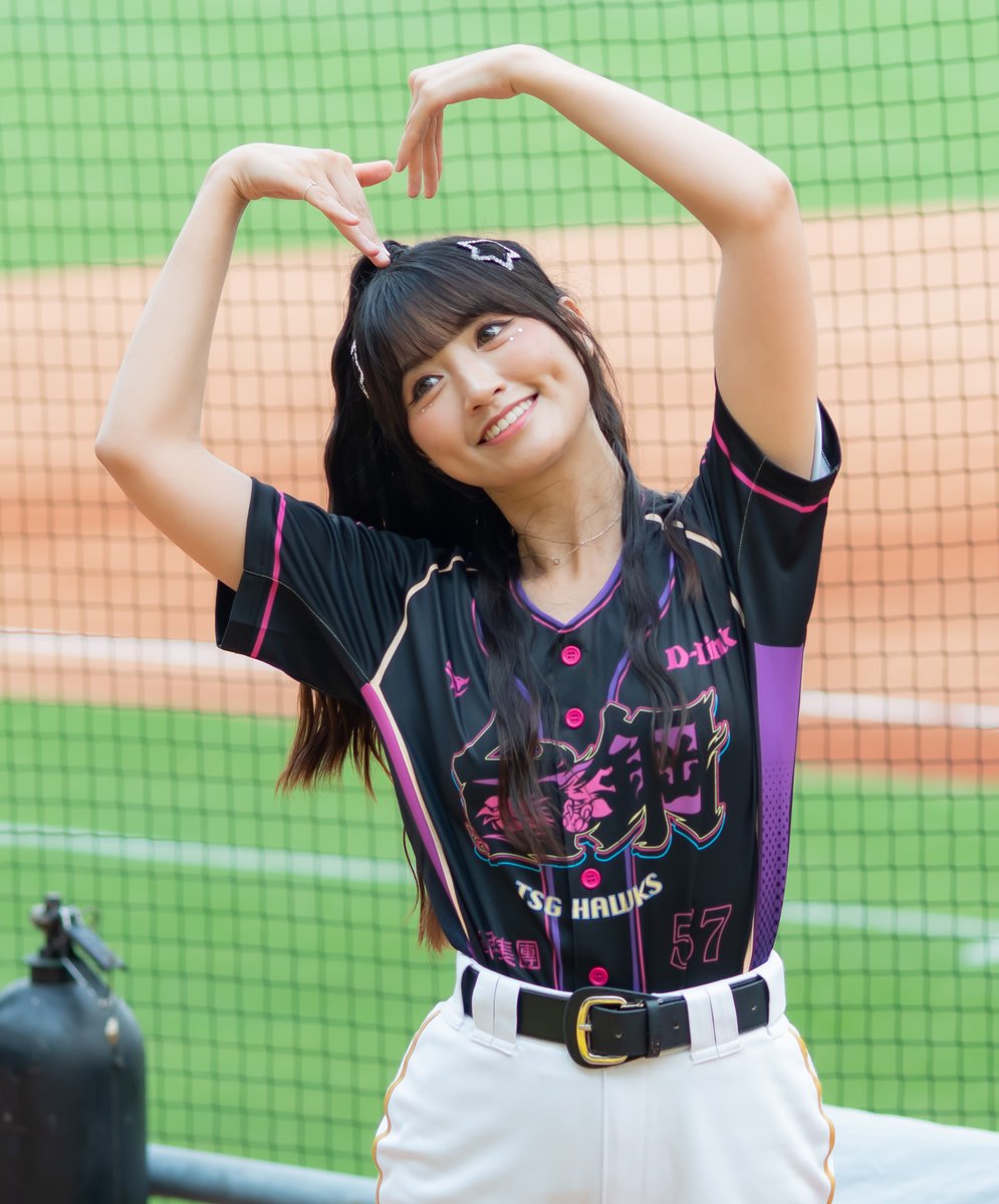 slave3589's tweet photo. 2番目の推しのNINAと芃芃　
NINAは出演土曜のみ。芃芃はちょっとむっちりしてるのがめちゃ良い！圈圈もだけど。

#台湾チア
#NINA
#芃芃
#WingStars
#台湾
#高雄 https://t.co/2kEn3Shk7e