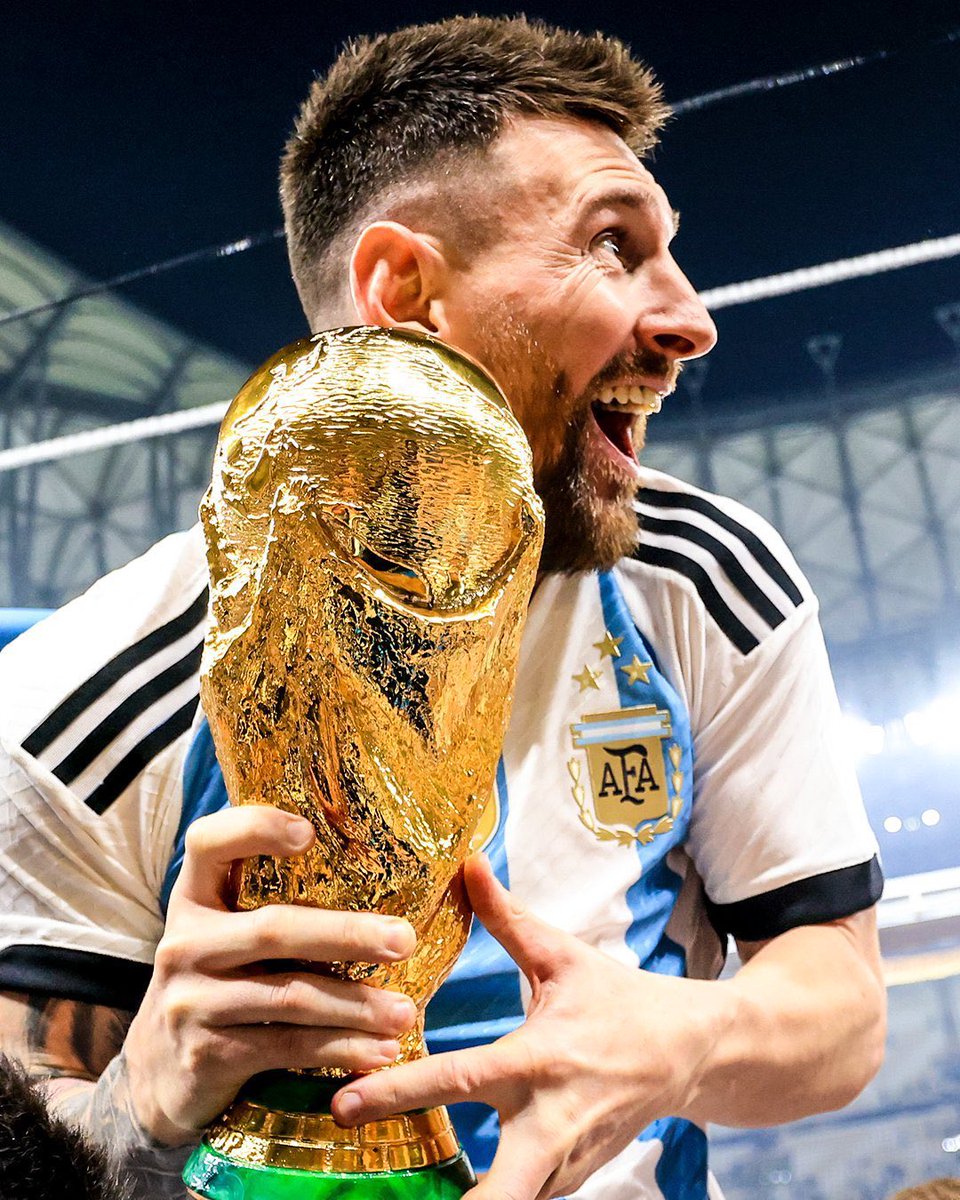 Intermiamicfhub's tweet photo. 🚨 𝗗𝗶𝗱 𝗬𝗼𝘂 𝗞𝗻𝗼𝘄:  6 shirts shared by Messi from the Qatar World Cup were sold during an auction in New York for $𝟕.𝟖𝐌 👕💰🤯 https://t.co/FhVijyPCAa