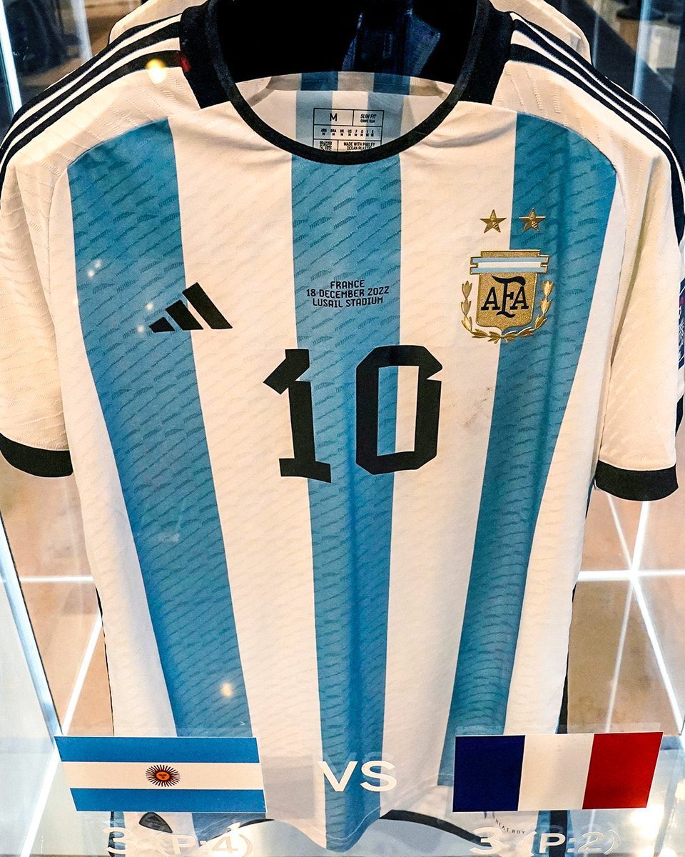 Intermiamicfhub's tweet photo. 🚨 𝗗𝗶𝗱 𝗬𝗼𝘂 𝗞𝗻𝗼𝘄:  6 shirts shared by Messi from the Qatar World Cup were sold during an auction in New York for $𝟕.𝟖𝐌 👕💰🤯 https://t.co/FhVijyPCAa