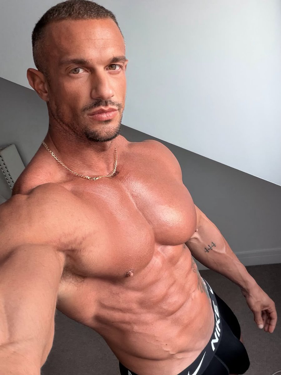 CharlieLondon90's tweet photo. Post gym 💪 https://t.co/vql2QMt0FU