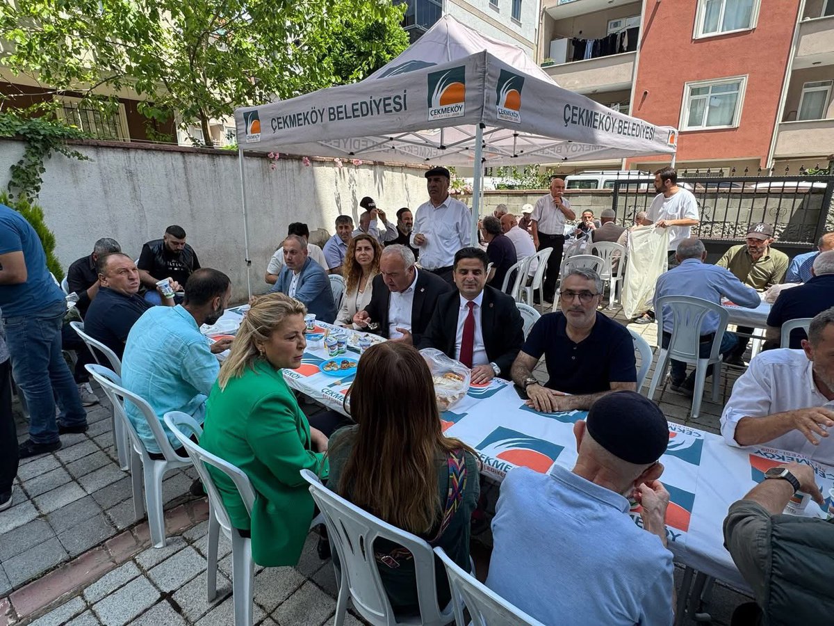 ontaskin's tweet photo. Çekmeköy Belediye Meclis Üyemiz Önder Ulutaş’ın kıymetli abisi merhum Yener Ulutaş için okutulan Mevlid-i Şerif programına katılım sağladık.

Merhum Yener Ulutaş’a bir kez daha Allah’tan rahmet, başta Önder Ulutaş olmak üzere ailesine, yakınlarına ve sevenlerine sabır ve başsağlığı diliyorum.

@abdullahozdemir @OmerLutfiAri
@fatihsirmaci