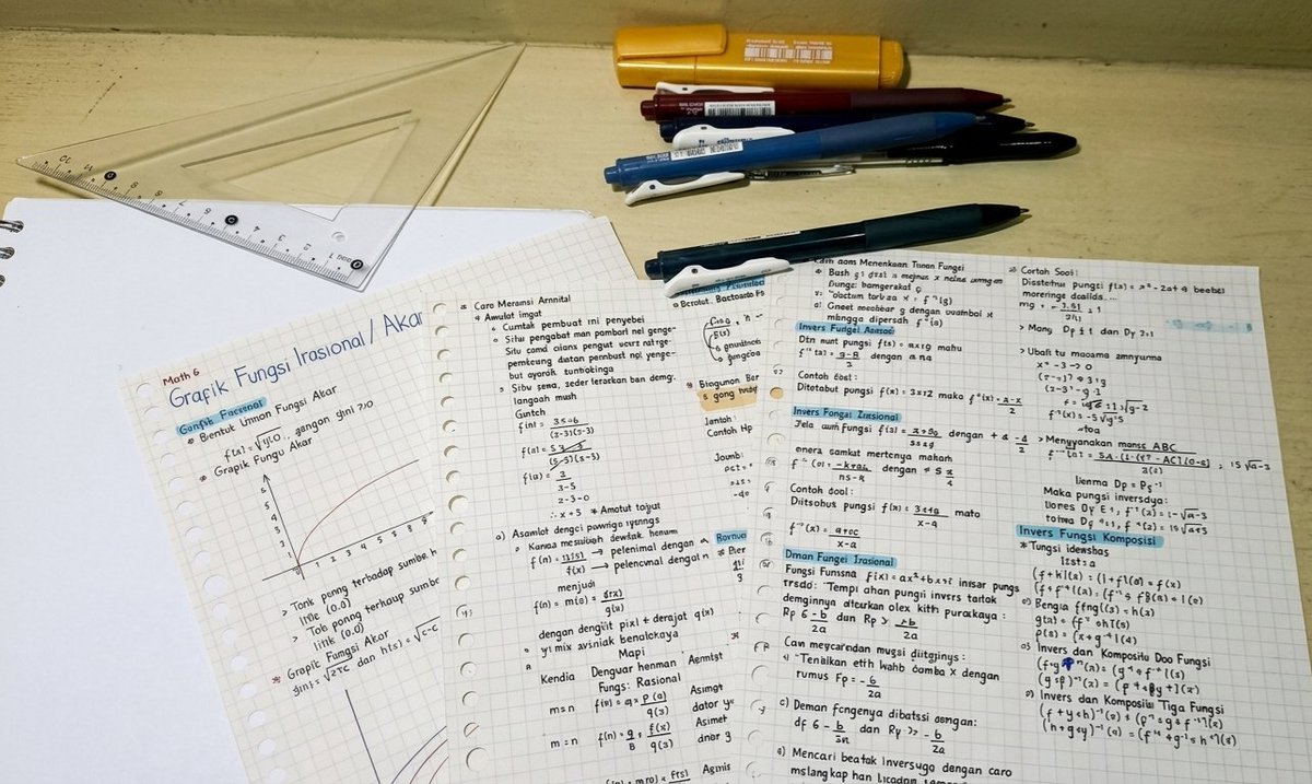 sledingin's tweet photo. hari lumayan juga recall materi pk&amp;mtk dengan mencatat😇 https://t.co/l4YTTwO322