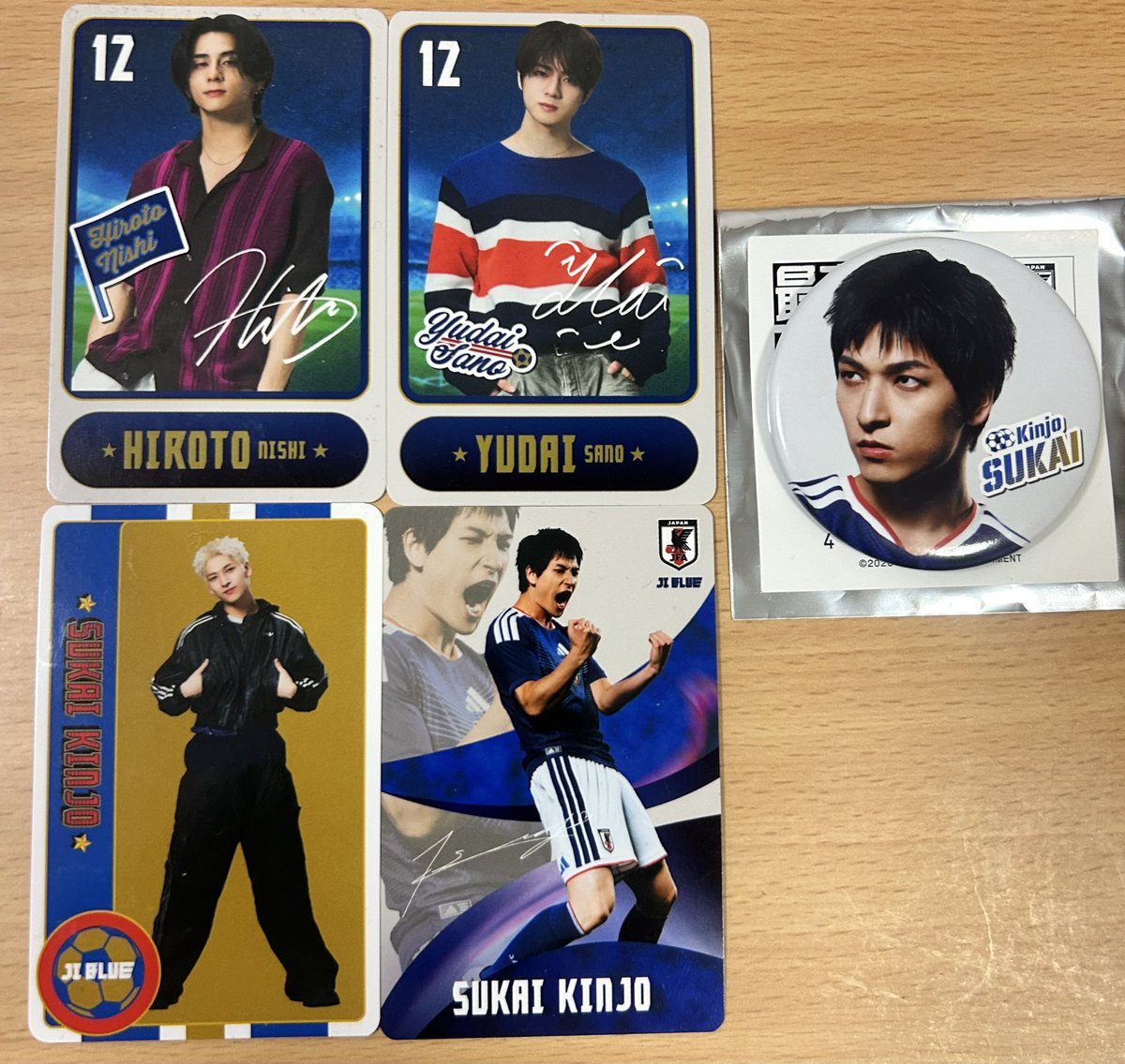 purehappy0804's tweet photo. JI BLUE フォトカード 缶バッジ 交換

譲:トレカ⇒1枚目画像のもの 
佐野 金城 西 
缶バッジ ⇒金城

求: トレカ⇒ 2枚目🩷 西 河野 髙塚 高塚
缶バッジ⇒西>>川西

郵送可能な方📮
よろしくお願いいたします🙇‍♀️

#JIBLUE交換 #JO1交換 #INI交換 https://t.co/lOyjKrGOo3