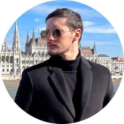 ProsMarocains's tweet photo. المحلل الارجنتيني بانو بوناتو :

رأيت العديد من المنشورات التي تقول إن اللاعبين الـ11 الأساسيين للمنتخب المغربي وُلدوا خارج البلاد.

لكنهم لا يذكرون أهم شيء: جميعهم مغاربة.

100٪.

لقد اعتدنا على الاعتقاد بأن الشخص ينتمي إلى البلد الذي وُلد فيه، وهذا خطأ.

أنا أرجنتيني. إذا سافرتُ وأنجبتُ طفلًا من زوجتي الأرجنتينية في نيجيريا أو الصين، فسيظل ابني أرجنتينيًا.

وإذا وُلد شخص أفريقي في إسبانيا، فسيبقى أفريقيًا دائمًا.

لا ينبغي التنكر للجذور والأصول.

المغرب من بين المنتخبات القليلة التي تلعب بتشكيلة مكوّنة بنسبة 100٪ من أشخاص ينتمون إلى ثقافتها وهويتها.
@patobonato