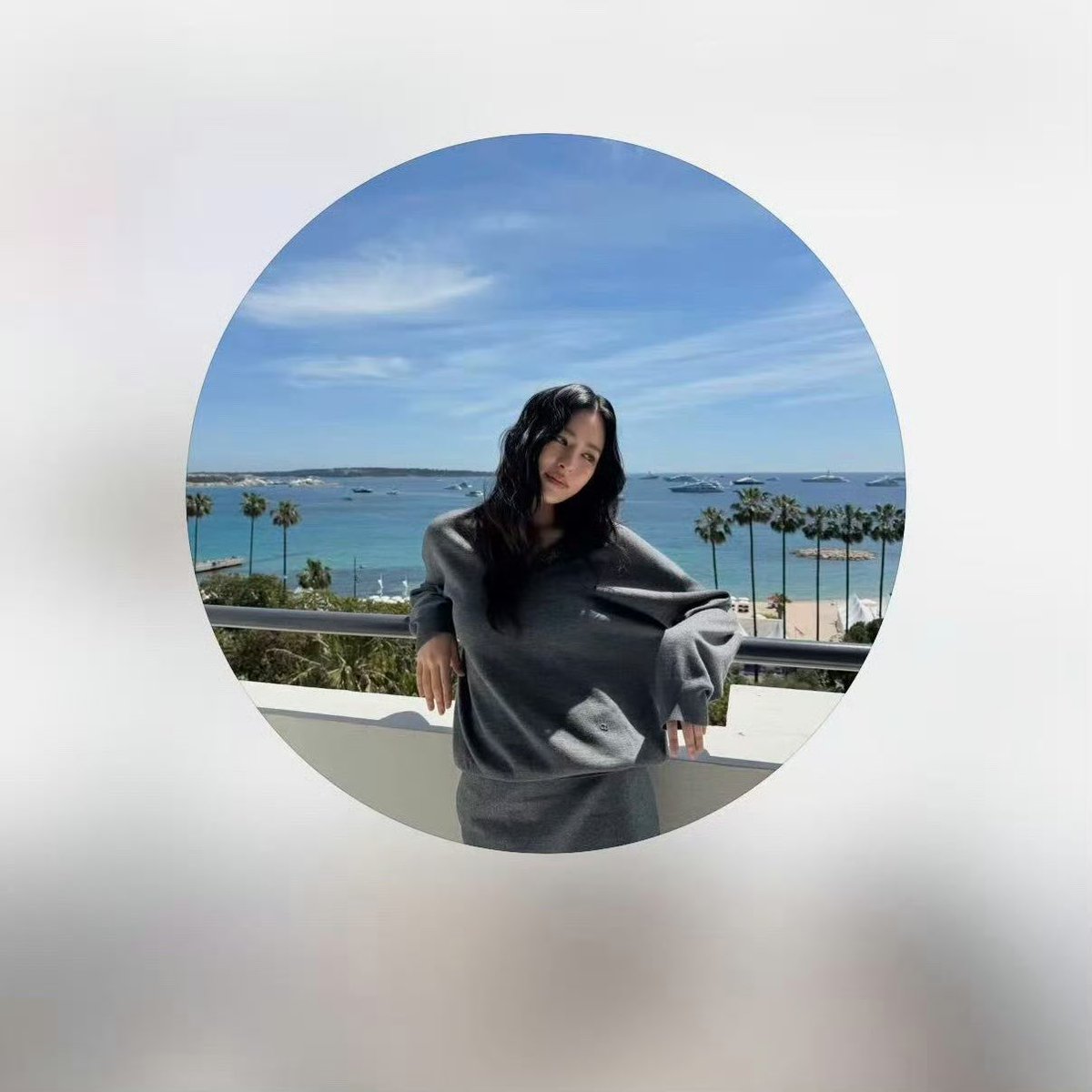 jxxa10's tweet photo. Ôi thay avatar Instgram rồi 
Ảnh từ chuyến công tác Pháp của cô BA Dior kép 😆😆

#linglingkwong #หลิงหลิงคอง https://t.co/quFThAmy86
